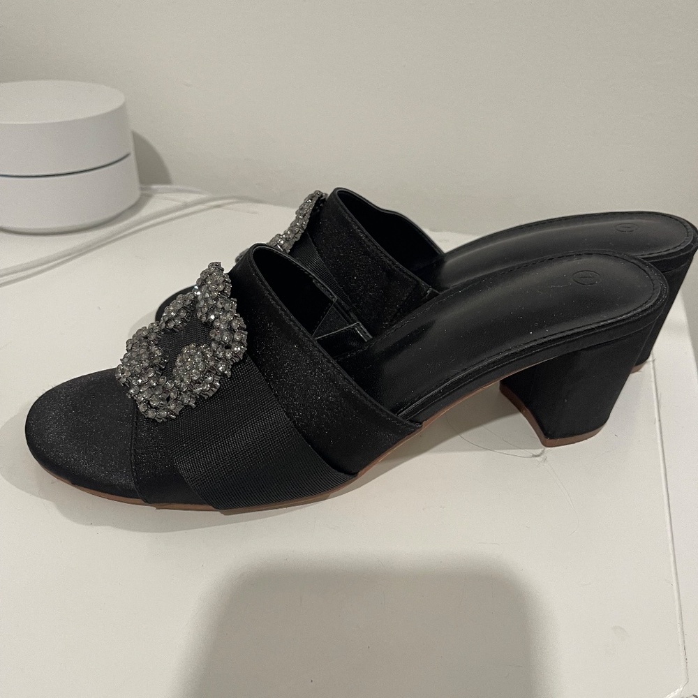 SHOES - Picture 4 of 5